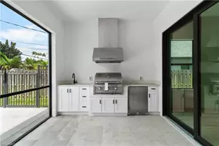 833 91st Ave N, Naples, FL 34108 - Photo 15