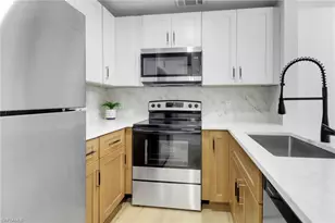 1195 Clam Ct, Naples, FL 34102 - Photo 5