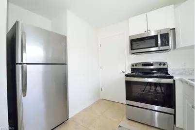 907 NE 10th Ter, Cape Coral, FL 33909 - Photo 5