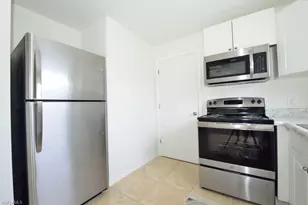 907 NE 10th Terrace, Cape Coral, FL 33909 - Photo 5