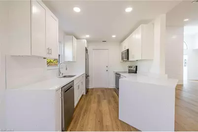 1337 N Alhambra Cir, Naples, FL 34103 - Photo 11