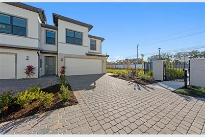 27907 Radiant Ct, Bonita Springs, FL 34135 - Photo 5