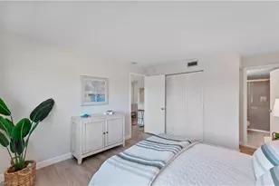 570 12th Ave S, Naples, FL 34102 - Photo 7