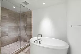 6897 Grenadier Blvd, Naples, FL 34108 - Photo 17