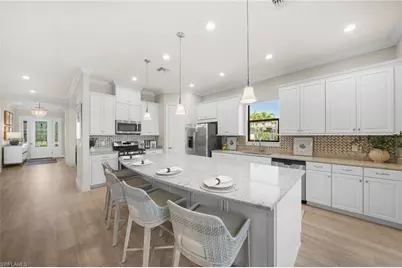 8814 Vaccaro Ct, Naples, FL 34119 - Photo 11