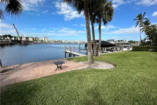 9101 Vanderbilt Dr, Naples, FL 34108 - Photo 27