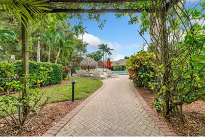 2555 Tamiami Trl N #102, Naples, FL 34103 - Photo 9