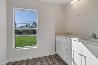 1121 Jacaranda Pkwy E, Cape Coral, FL 33909 - Photo 11