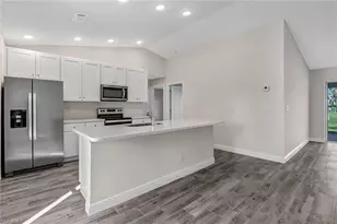 1121 Jacaranda Pkwy E, Cape Coral, FL 33909 - Photo 3