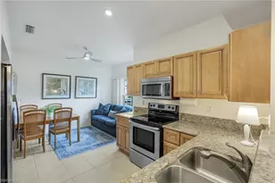 437 Wiggins Lake Ct, Naples, FL 34110 - Photo 7