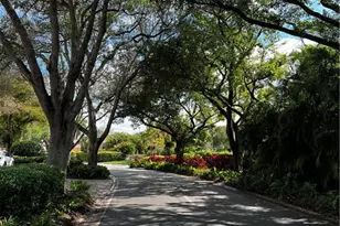 607 Beachwalk Cir, Naples, FL 34108 - Photo 21