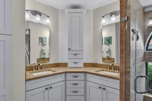 625 Beachwalk Cir, Naples, FL 34108 - Photo 11