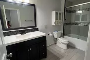 884 Hampton Cir, Naples, FL 34105 - Photo 17