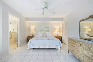 565 Beachwalk Cir, Naples, FL 34108 - Photo 11