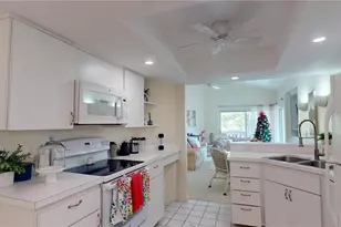 660 Wiggins Bay Dr, Naples, FL 34110 - Photo 7