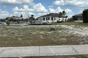 137 Greenview St, Marco Island, FL 34145 - Photo 1