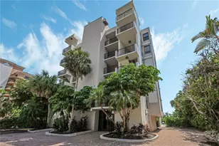 10562 Gulf Shore Dr, Naples, FL 34108 - Photo 17