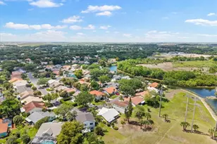 12821 Eagle Pointe Cir, Fort Myers, FL 33913 - Photo 3