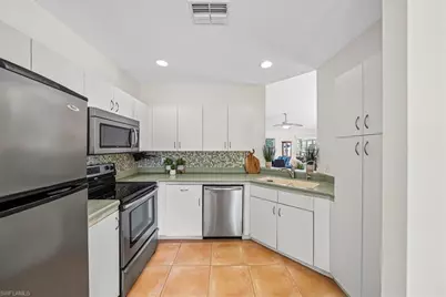 12821 Eagle Pointe Cir, Fort Myers, FL 33913 - Photo 9