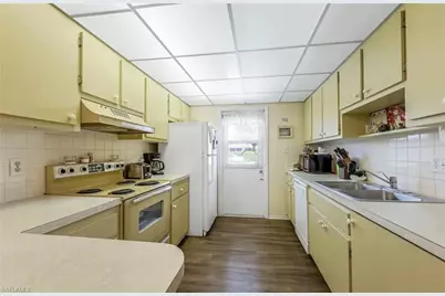 45 Tozer Ct, Fort Myers, FL 33919 - Photo 9