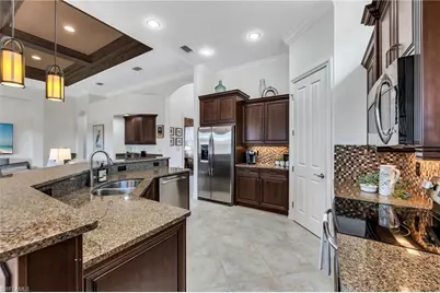 7296 Lantana Cir, Naples, FL 34119 - Photo 9