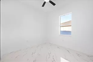 1009/1011 NE 15th Ln, Cape Coral, FL 33909 - Photo 15