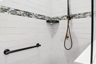 2318 Marquesa Cir, Naples, FL 34112 - Photo 15