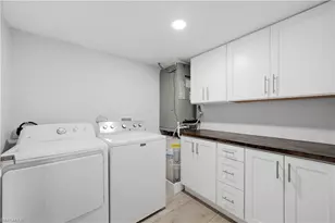 1330 Derbyshire Ct, Naples, FL 34116 - Photo 31