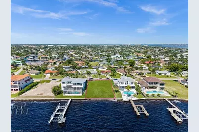 1020 Dolphin Dr, Cape Coral, FL 33904 - Photo 5