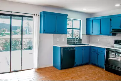 148 Lake Point Ln, Naples, FL 34112 - Photo 9