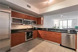 3000 Oasis Grand Blvd, Fort Myers, FL 33916 - Photo 9