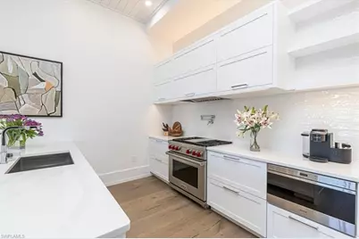 201 8th St S #104, Naples, FL 34102 - Photo 11