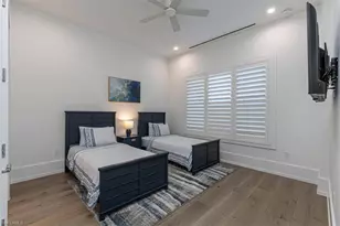 201 8th St S, Naples, FL 34102 - Photo 15