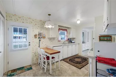 27520 Bourbonniere Dr, Bonita Springs, FL 34135 - Photo 7