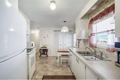 27520 Bourbonniere Dr, Bonita Springs, FL 34135 - Photo 9