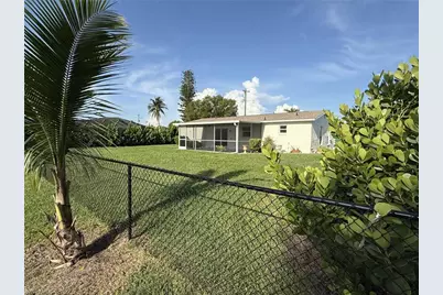 525 SE 11th Ct, Cape Coral, FL 33990 - Photo 19