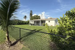 525 SE 11th Ct, Cape Coral, FL 33990 - Photo 19