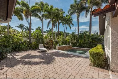 778 Broad Ct S, Naples, FL 34102 - Photo 29