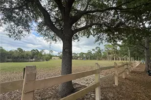 651 Pine Cone Ln, Naples, FL 34104 - Photo 5