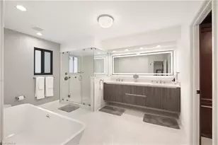 2307 Queens Way, Naples, FL 34112 - Photo 9