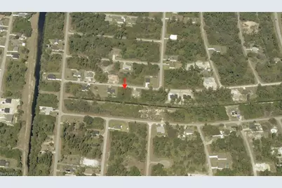 918 Anthony St E, Lehigh Acres, FL 33974 - Photo 3