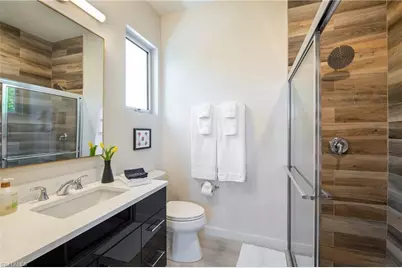 10042 Vanderbilt Dr, Naples, FL 34108 - Photo 17