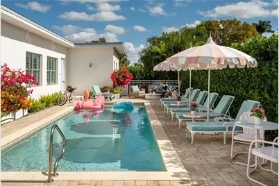 10042 Vanderbilt Dr, Naples, FL 34108 - Photo 27