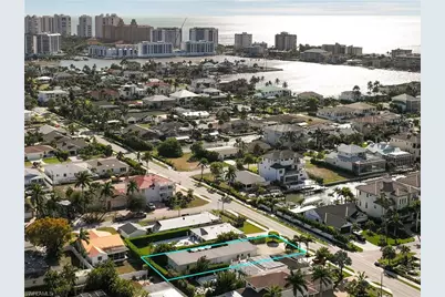 10042 Vanderbilt Dr, Naples, FL 34108 - Photo 35