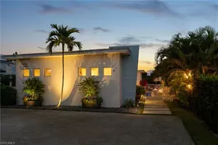 10042 Vanderbilt Dr, Naples, FL 34108 - Photo 33