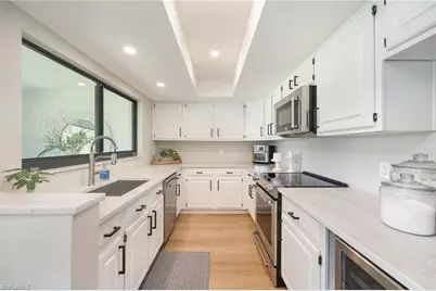 723 Wildwood Ln, Naples, FL 34105 - Photo 9