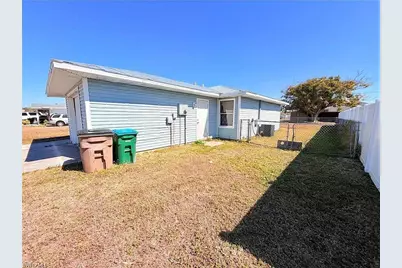 419 NE 16th Pl, Cape Coral, FL 33909 - Photo 25