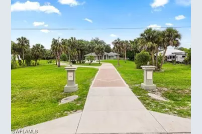 141 18th Ave NE, Naples, FL 34120 - Photo 3