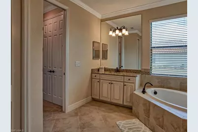 2850 Aviamar Cir, Naples, FL 34114 - Photo 15