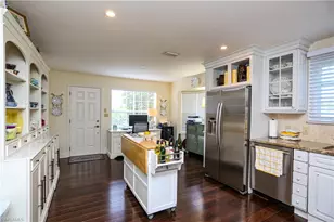 127 Bristol Ln, Naples, FL 34112 - Photo 9